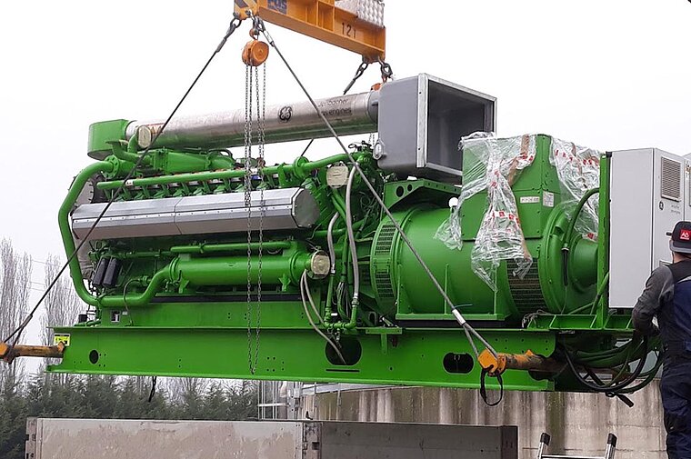 Abladen und Montage eines 16 Zylinder Gasmotor mit einem 1MW Stromgenerator bei Rom